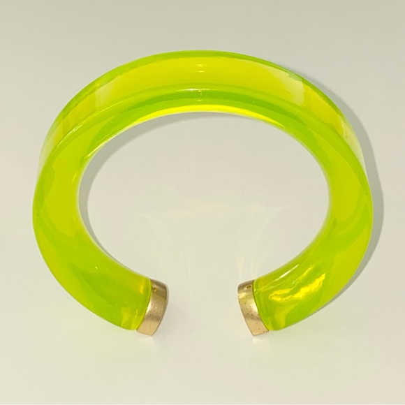 Kate Spade SATURDAY Bright Neon Yellow Lucite Bracelet & Earrings Jewelry Set - Picture 4 of 14